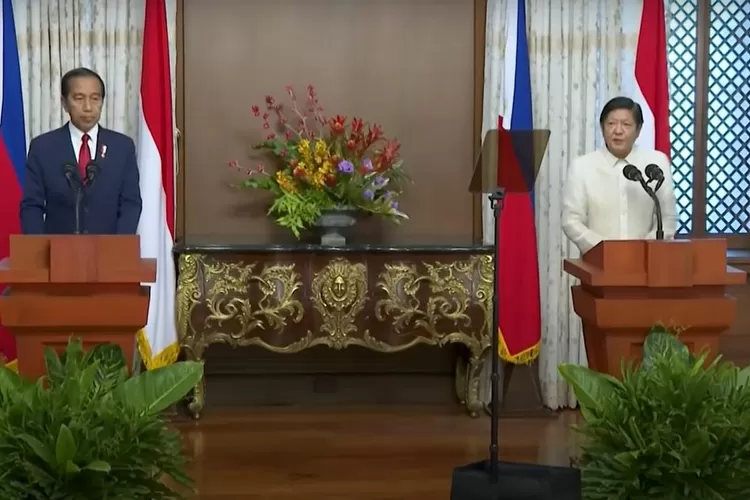 Presiden Jokowi bawa oleh-oleh dari Manila Filipina (Layar Tangkap YouTube Sekretariat Presiden)