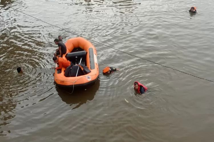 Bocah SD Hilang Tenggelam di Sungai Dadok Tunggul Hitam Padang, Tim SAR Gabungan Lakukan Pencarian  (Istimewa )