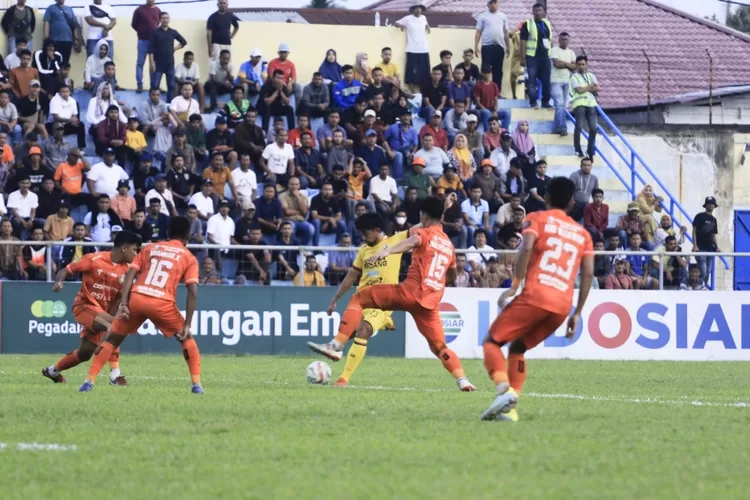 Semen Padang FC vs Persiraja Banda Aceh (ist)