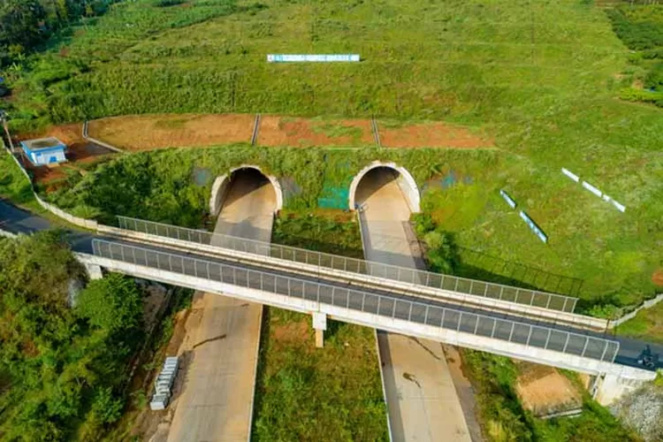 Mega proyek jalan tol terowongan di Sumatera Barat bakal menjadi primadona di Jalan Tol Trans Sumatera atau JTTS dikarenakan jalan tol ini termegah di Asia Tenggara.