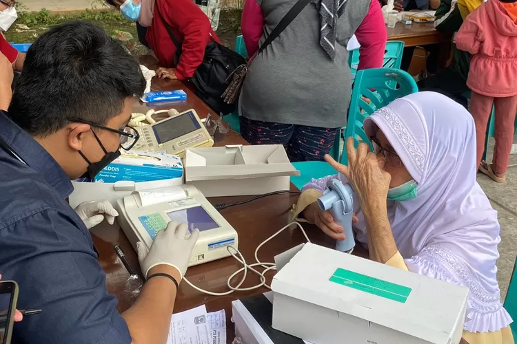 Antisipasi Efek Abu Vulkanik Gunung Marapi, Dokter Paru Turut Periksa Kesehatan Warga (IST)