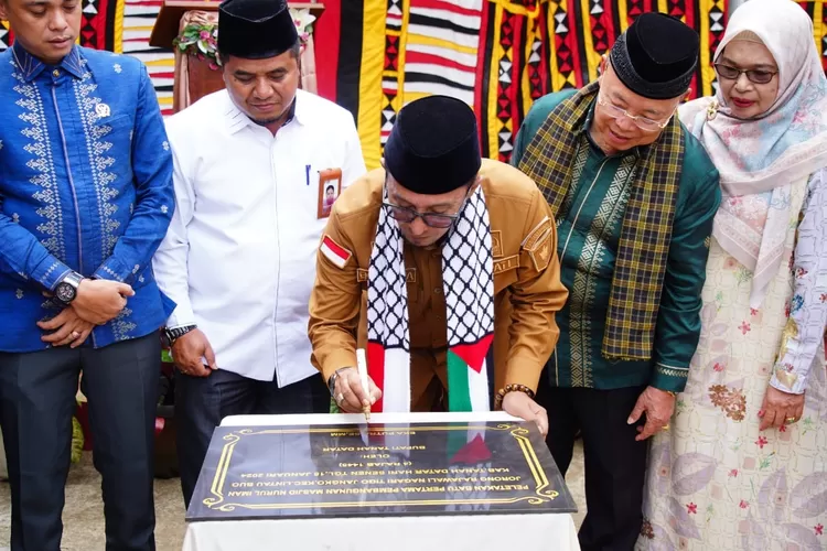 Bupati Tanah Datar Eka Putra resmikan Masjid Nurul Iman. (Prokopim)