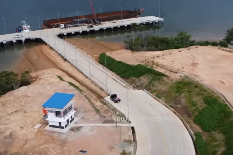 Progres Positif Pelabuhan Logistik IKN di Pulau Balang ( Tangkap layar Youtube.com/Rozaq IKN)