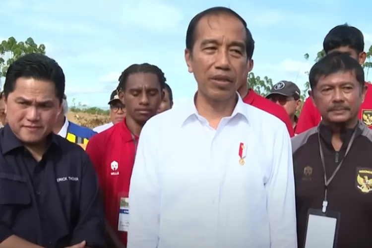 Jokowi tinjau pusat pelatihan PSSI di IKN (YouTube Sekretariat Presiden)