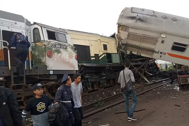 Menteri Perhubungan ungkap kemungkinan penyebab kecelakaan kereta api Bandung (Twitter @dea_rizki25)