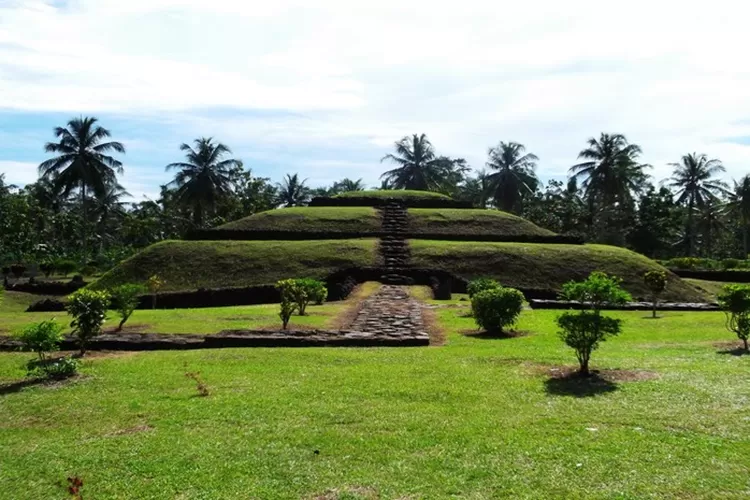 Pugung Raharjo, Menyingkap Rahasia Piramida Kuno di Indonesia (ksmtour.com)