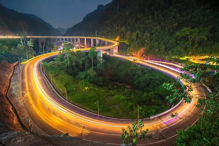 Proyek jalan layang yang akan dikerjakan di Sumatera Barat ini tak lain adalah jalan layang Sitinjau Lauik yang berada pada jalur jalan nasional yang memiliki badan jalan yang cukup lebar.