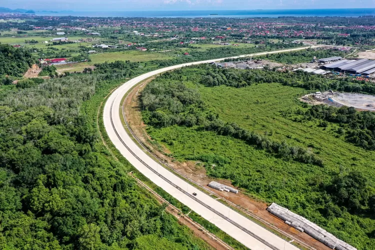 proyek Jalan Tol Padang Sicincin adalah Jalan tol Trans Sumatera bagian sirip dari Tol Padang Pekanbaru yang menghubungkan Sumatera Barat dan Riau dengan total panjang 36,6 KM.