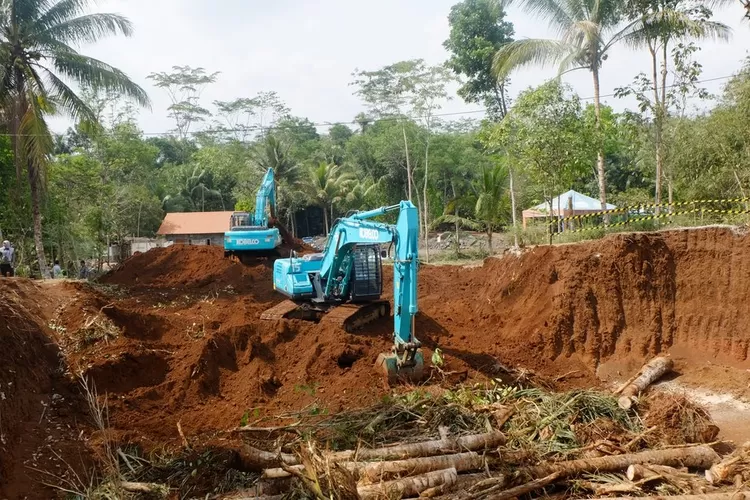 Ilustrasi pembebasan lahan dari salah satu proyek pembangunan jalan tol rangkaian Jalan Tol Trans Sumatera (JTTS) (Dok: Direktorat Jenderal Sumber Daya Air)