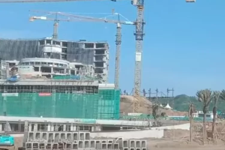 Pembangunan Ibu Kota Nusantara (IKN) semakin diperluas tanpa hambatan waktu yang signifikan.  ( Tangkap layar Youtube.com/BorneoTube)