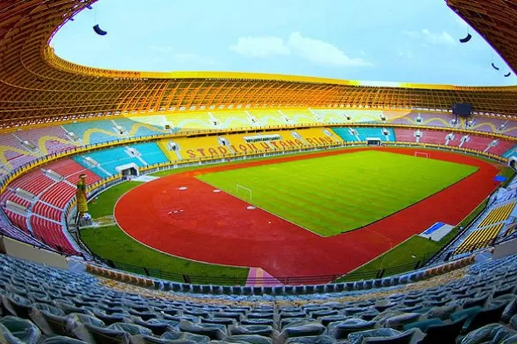 Stadion utama Pekan Olahraga Nasional (PON) ke-21 tahun 2024 di Desa Sena, Deliserdang yang memiliki nilai kontrak sebesar Rp 587 miliar tersebut ditargetkan selesai kurang dari setahun
