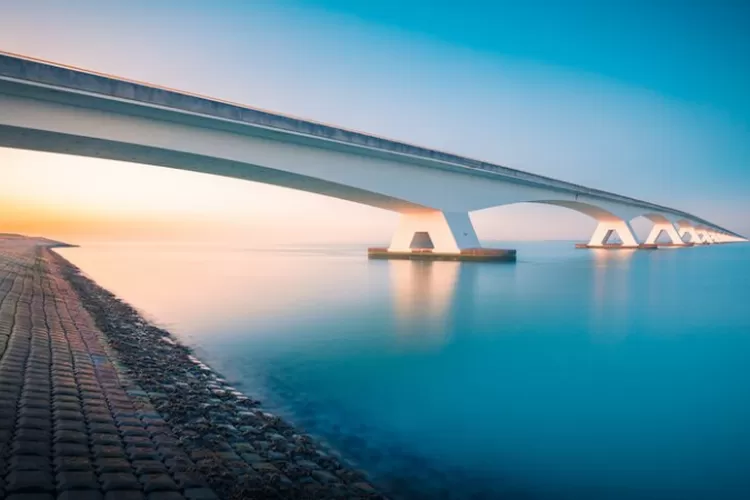 Ilustrasi  Pembangunan Jembatan Musi V, akan Menjadi Jembatan Terpanjang di Pulau Sumatera dan Indonesia. (Freepik.com)