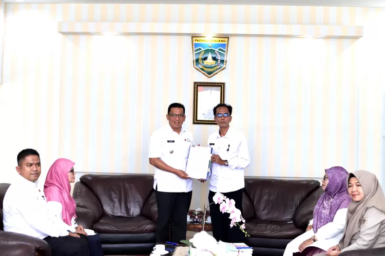 Kantah ATR/BPN Serahkan 104 Sertifikat Tanah Milik Pemko Padang Panjang (Kominfo Padang Panjang)