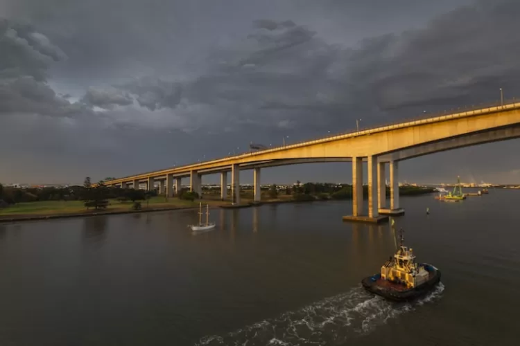 Ilustrasi pembangunan jembatan penghubung Riau Sumatera senilai Rp7 triliun masih bisa dihemat (freepik)