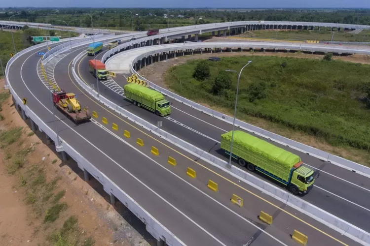 Mega proyek Jalan Tol Trans Sumatera (JTTS) yang menghadirkan bayak perubahan bagi Pulau Sumatera. Seringkali perubahan tersebut tidak disadari oleh banyak pihak. (Dok: RRI)
