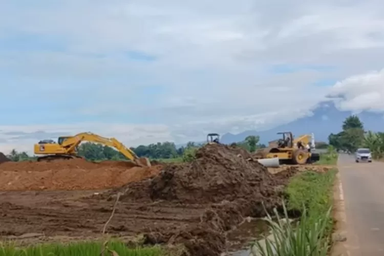  Proyek pembangunan tol Jogja Solo untuk ruas Klaten-Purwomartani terus dikebut, (Tangkap layar Youtube.com/KakaTV)