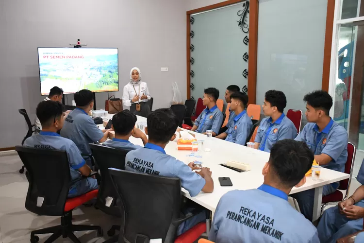 22 Mahasiswa Politeknik Negeri Padang Ikuti Program Magang Industri di Semen Padang (ist)