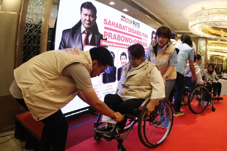 Relawan Prabowo-Gibran Pride berkolaborasi dengan komunitas Ruang Interaksi (RUTE) komunitas penyandang disabilitas.