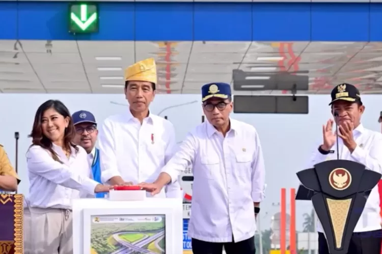 Jokowi Meresmikan Ruas Baru Jalan Tol Trans Sumatera (YouTube Top Konstruksi)