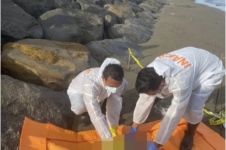 Heboh! Mayat Bayi Perempuan Ditemukan di Pintu Pantai Muara Ulak Karang Padang  (Ist)