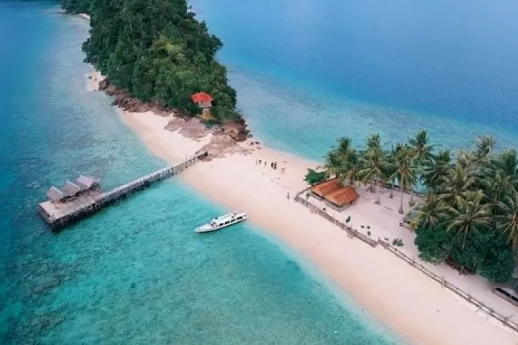  5 pantai paling menawan di Sumatera Barat yang banyak diburu wisatawan domestik dan mancagara karena memiliki pesona bak miniatur surga