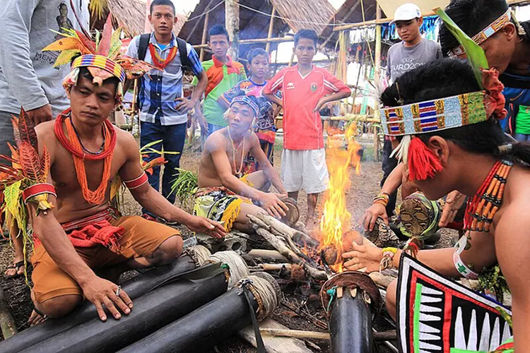 Kabupaten Kepulauan Mentawai adalah salah satu kabupaten yang terletak di provinsi Sumatera Barat, Indonesia. Kabupaten ini berada di luar dari wilayah pulau Sumatera, yang terdiri atas empat pulau utama. Kabupaten Kepulauan Mentawai dibentuk berdasarkan UU RI No. 49 Tahun 1999 resmi dimekarkan dari