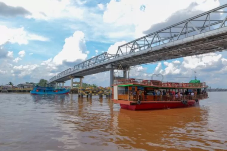 Pembangunan duplikasi Jembatan Kapuas I (binamarga.pu.go.id)