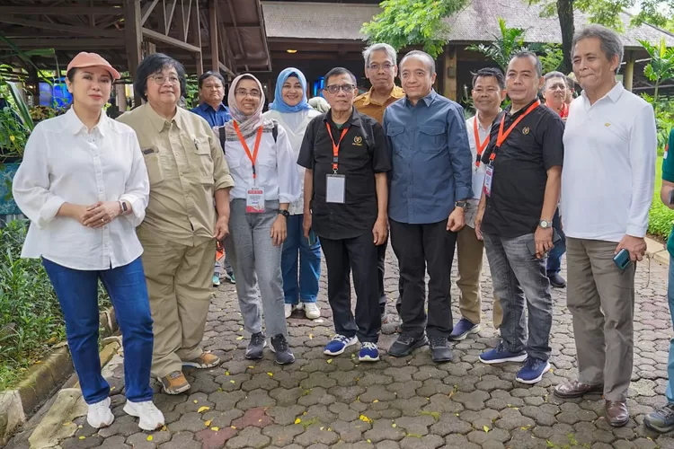 Menteri LHK dan Pimpinan PWI Pusat Tanam Mangrove Bersama di TWA Angke-Kapuk Jakarta (IST)