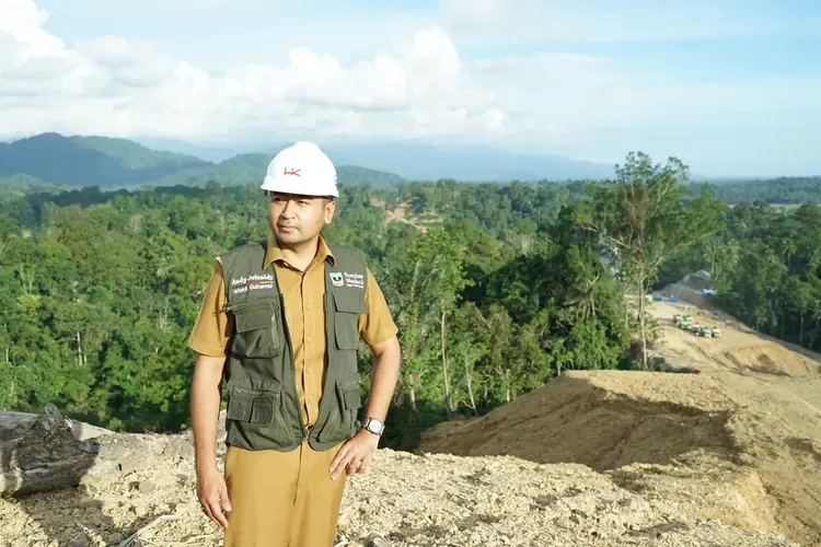 Wakil gubernur Sumatera Barat, Audy Joinaldy belum lama ini bertemu dengan pihak Kementerian PUPR dan mendiskusikan beberapa hal termasuk pembangunan Jalan Tol Sicincin-Bukittinggi. (Instagram: Joinaldy)