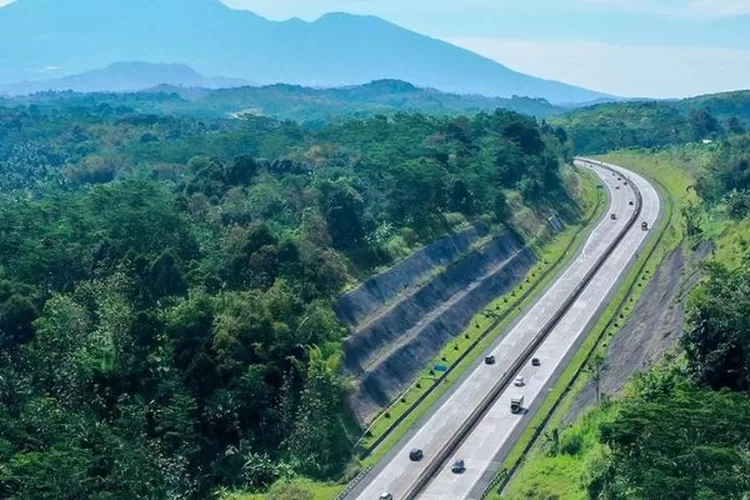 Jalan Tol Padang Sicincin sepanjang 36,6 Km saat ini masih dalam tahap konstruksi yang merupakan bagian dari Jalan Tol Trans Sumatera yakni Jalan Tol Pekanbaru Padang.