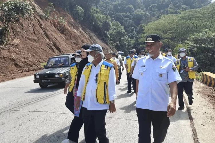 Gubernur Sumatera Barat siap mendorong pembangunan Flyover Sitinjau Lauik. Proyek ini kini telah memasuki tahap Penetapan Lokasi (Penlok). (www.sumbarprov.go.id)