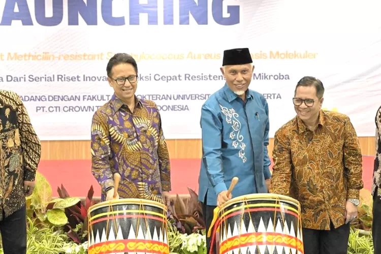 Menteri Kesehatan Budi &amp; Gubernur Sumatera Barat Mahyeldi Resmikan Panel Deteksi Cepat MRSA di RSUP M. Djamil Padang (instagram.com/@mahyeldisp)