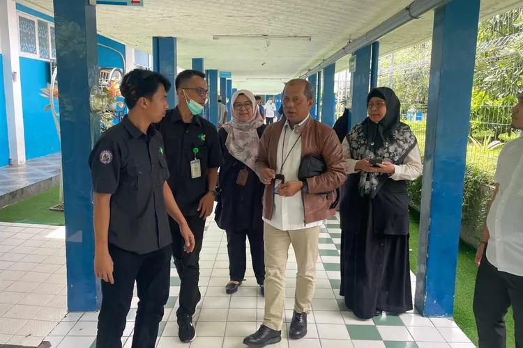 BPJS Ketenagakerjaan Padang Kunjungi Korban Kecelakaan Kerja Semen Padang di RSUP M Djamil  (ist)