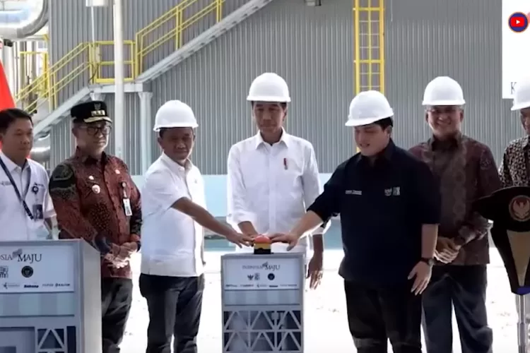 Kunjungan kerja Presiden Joko Widodo ke Kalimantan Timur menandai peresmian sejumlah bangunan termasuk Terminal Samarinda Seberang dan Pabrik Amonium Nitrat PT Kaltim Amonium Nitrat.