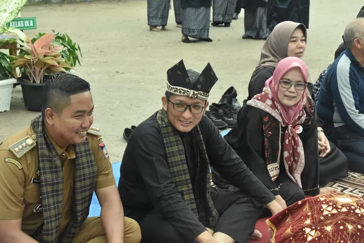 Dihadiri Wako Hendri Septa, Siswa SMP N 34 Padang Unjuk Kebolehan saat Mulok Keminangkabauan (Humas Pemko Padang )