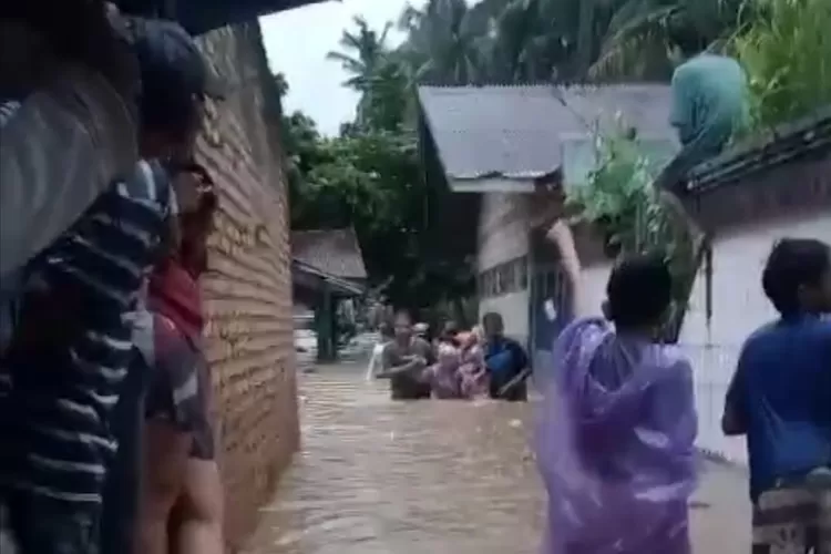 Sejumlah Wilayah Terendam Banjir akibat Hujan Deras di Padang, Sungai Batang Bungo Meluap  (Jefrimon/Harianhaluan.com)
