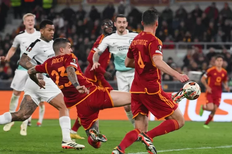 Gianluca Mancini saat mencetak gol AS Roma ke Gawang Brighton &amp; Hove Albion pada laga babak 16 besar Liga Eropa (Instagram @officialasroma)