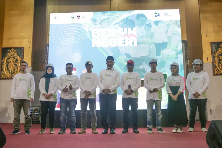 Aksi Bersih Negeri di HPSN 2024, Gubernur Apresiasi Program Nabuang Sarok Semen Padang (IST)