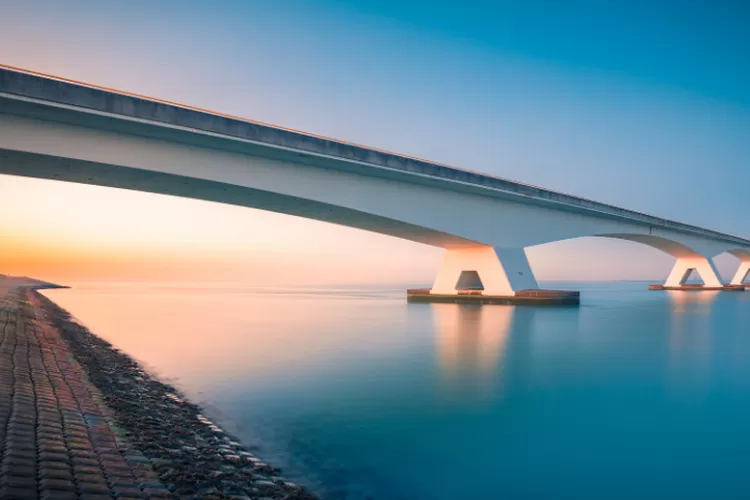 Sebrangi Laut! Jembatan Bitung-Lembeh jadi Jalur Megah (Freepik.com/@Wirestock)