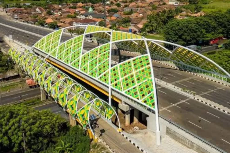 Keajaiban Jembatan Terlebar di Indonesia dengan Ornamen Batik Terbesar (Facebook.com/@ExploreSerang)