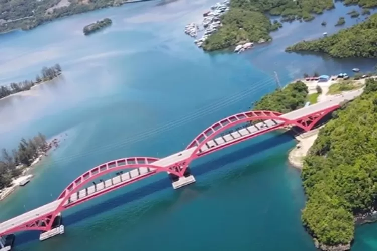 Jembatan Youtefa Papua, jembatan pelengkung baja terpanjang (Instagram @pesona.indonesia)