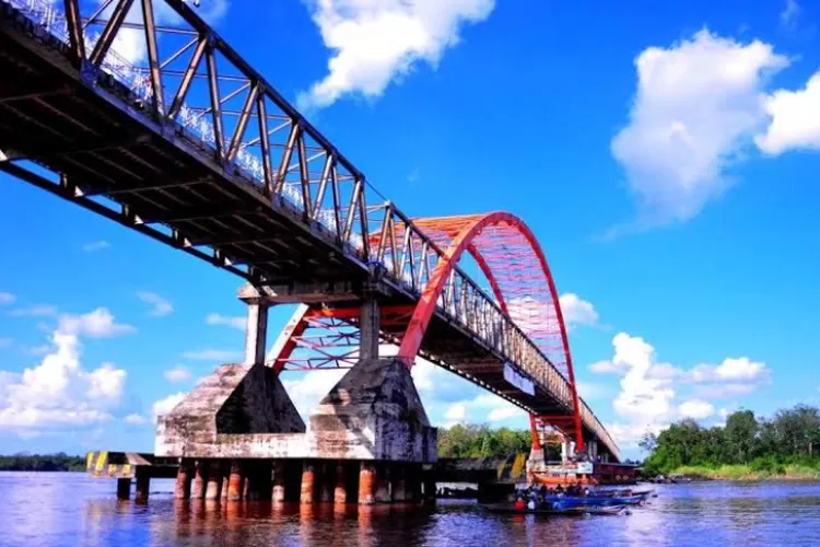Berwisata ke Jembatan di Kalimantan Tengah (kalteng.bpk.go.id)