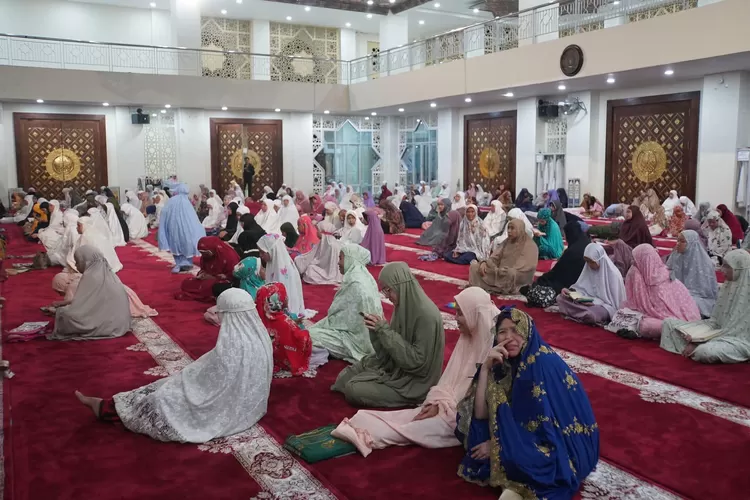 Islamic Center Padang Panjang Dipadati Jemaah Tarawih (Kominfo Padang Panjang)