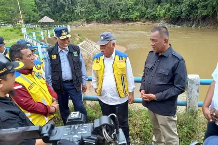 Menteri PUPR Kunjungan Lokasi Bencana di Pesisir Selatan, Ini Harapan Bupati Rusma Yul Anwar (Kominfo Pesisir Selatan)