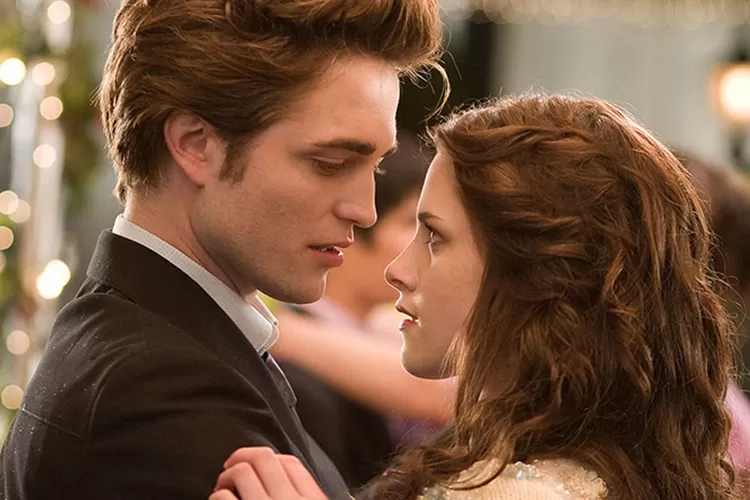 Robert Pattinson dan Kristen Stewart dalam film Twilight (Lionsgate)