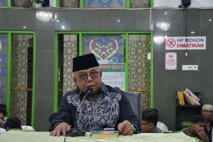 Sekdakab Agam Edi Busti ikuti tarawih perdana Ramadhan 1445 H di Masjid Agung Nurul Falah, Lubuk Basung, Senin, 11 Maret 2024. (Ist)