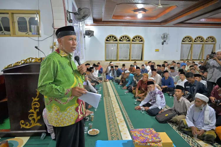 Safari Ramadan di Pasaman, Gubernur Sumbar Mahyeldi Ansharullah mbau Pemuda Makmurkan Masjid. (Humas Pemprov Sumbar)