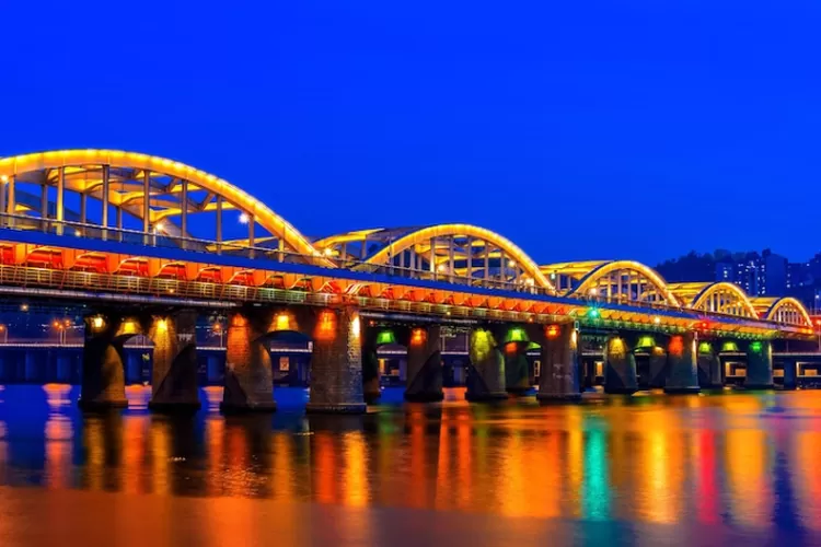 Jembatan yang mempu pangkas perjalanan 1 jam menjadi 10 menit (ilustrasi freepik)