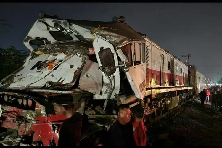 Kecelakaan kereta api dan truk di Pasar Bengkel