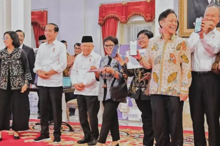 Jokowi, Ma'ruf Amin beserta para Menteri sampaikan SPT di Istana Negara (Instagram @jokowi)